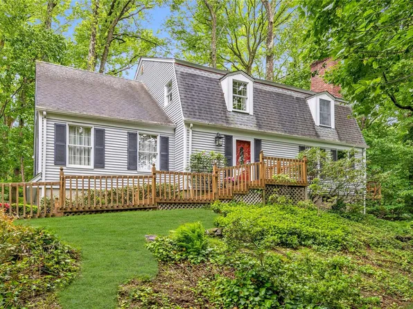 13 Rockwood Road W, Manhasset, NY 11030