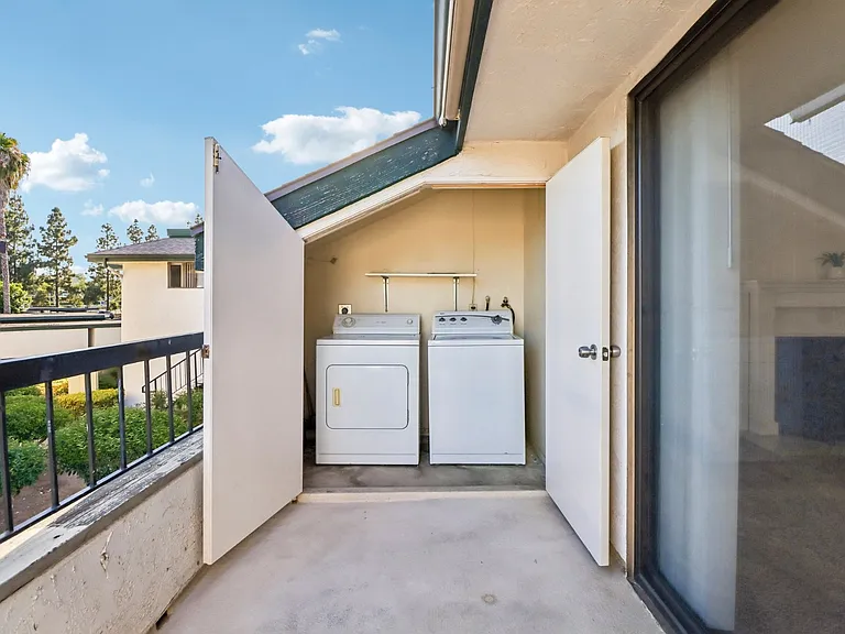 450 W Vermont Ave — Photo 30