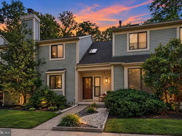 3 Dorset Dr, Marlton, NJ 08053