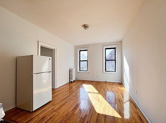 1st image of 116-40 Parklane #C3