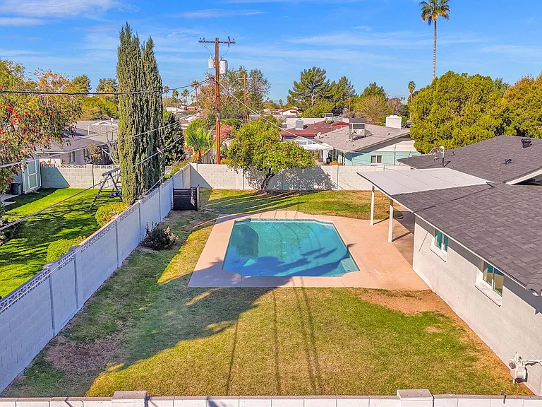 501 W Seldon Ln — Photo 7