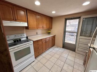 3262 Valley St, Omaha, NE 68105
