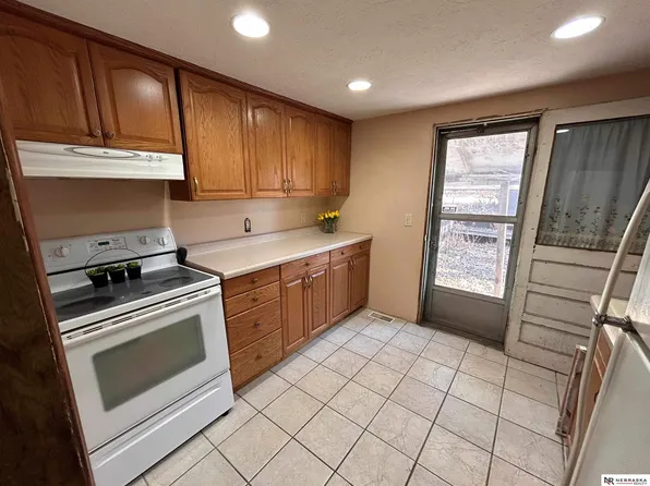 3262 Valley St, Omaha, NE 68105