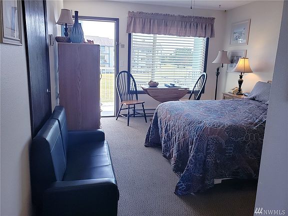 2nd image of 210 26th St NW #319