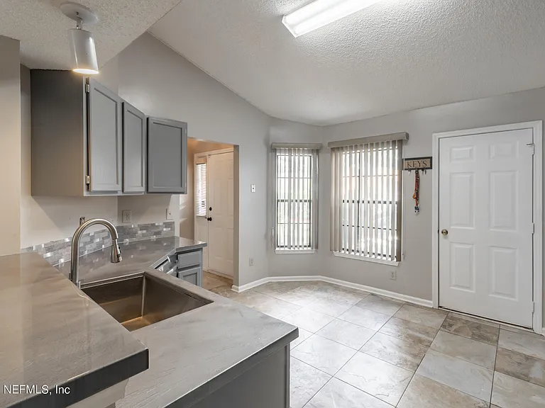 1736 Daytona Ln — Photo 8
