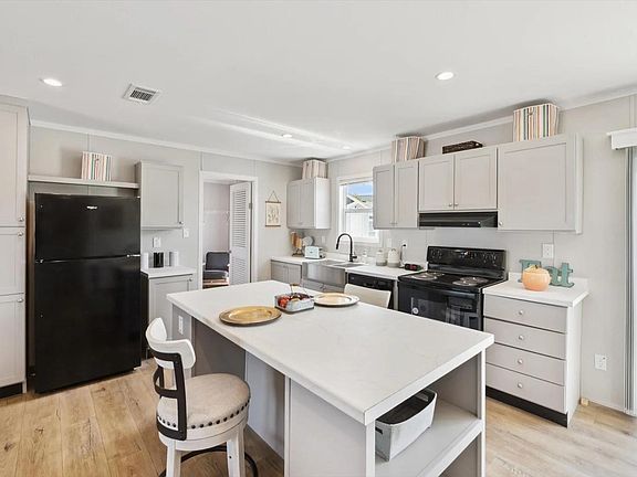 3rd image of 243 County Road 3662 Rd