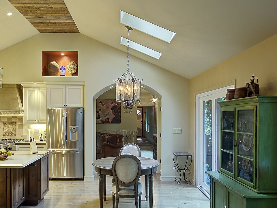 2nd image of 3452 Oak Knoll Dr