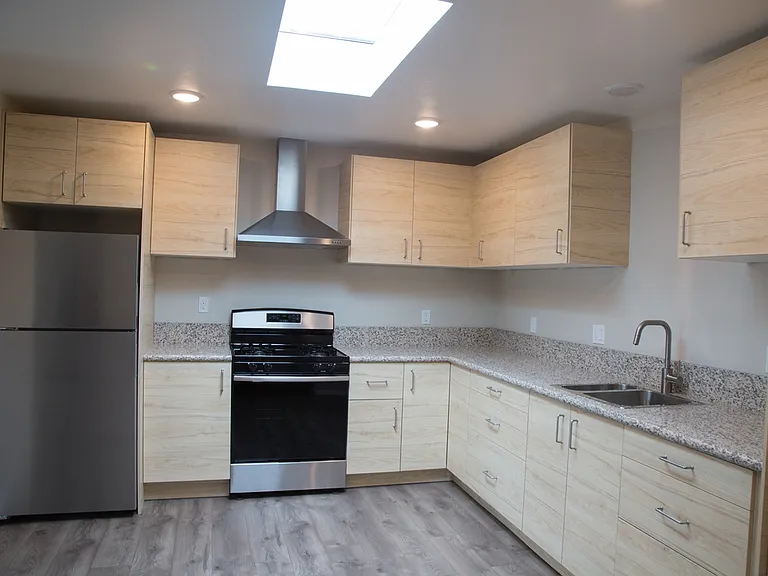 2811 Center St #B — Photo 5