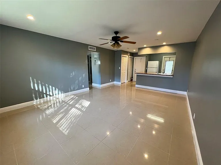610 SE 2nd Ave #L21 — Photo 5