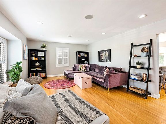 4th image of 4220 E Theresa St