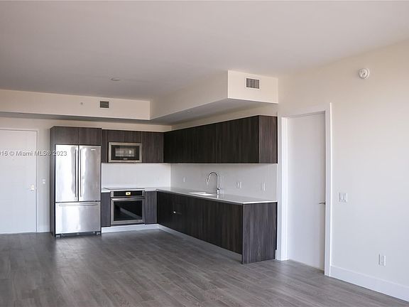 2nd image of 2960 NE 207th St Unit 1016
