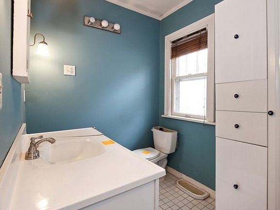 5th image of 2531 McKinley St NE