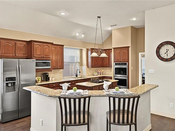 4th image of 4709 Largo Dr