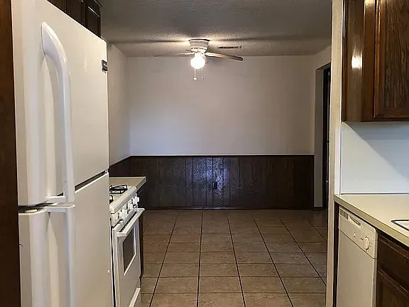 2 bed, 1050 sqft, $1,300 — Photo 4