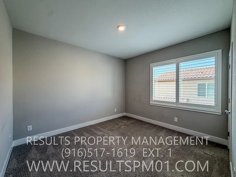 587 River St — Photo 31
