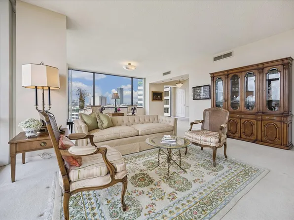 15 Greenway Plz Unit 9F, Houston, TX 77046