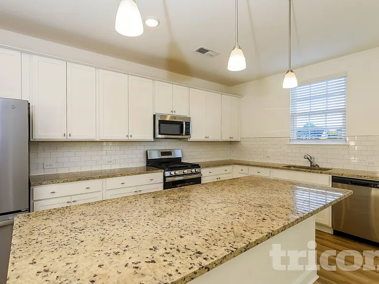 413 Freeport Way — Photo 3