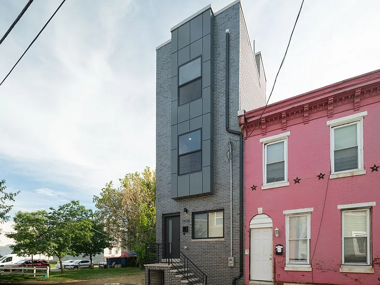 1910 Monument St — Photo 28