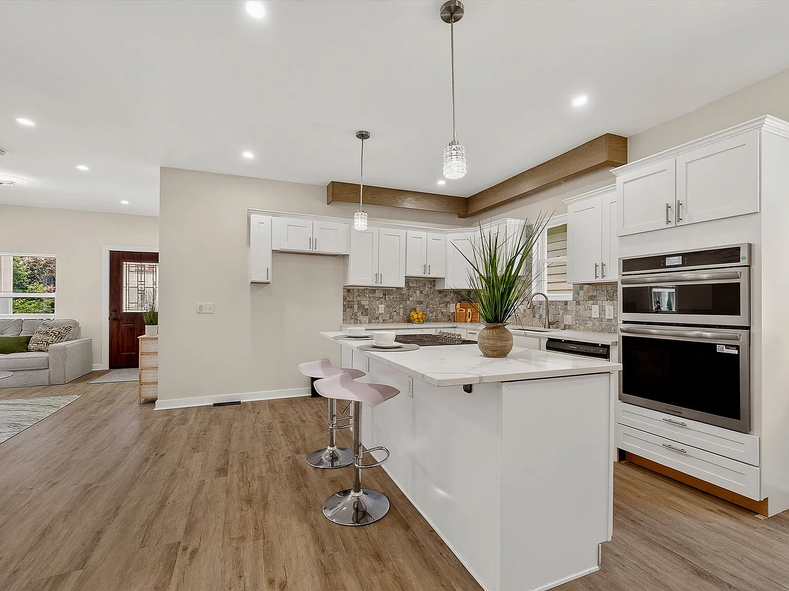 4 bed, 1890 sqft, $2,350 — Photo 2