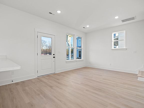 5th image of 4712 Abraham St