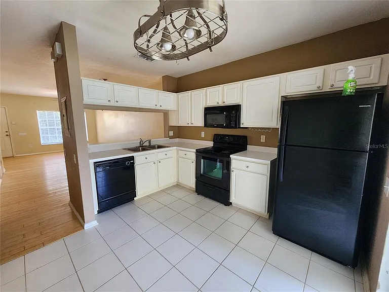 1317 Throckmorton Dr — Photo 8