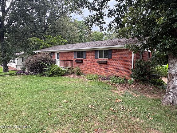 2nd image of 2600 Redbud Dr