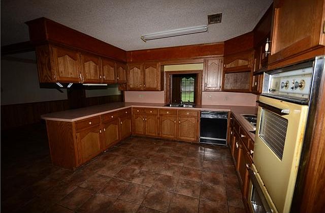 2nd image of 4478 Yvonne Dr