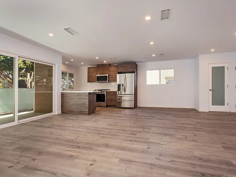 1233 Franklin St #201 — Photo 3