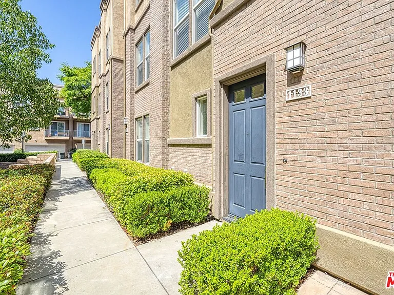 1133 Jewett Dr — Photo 3