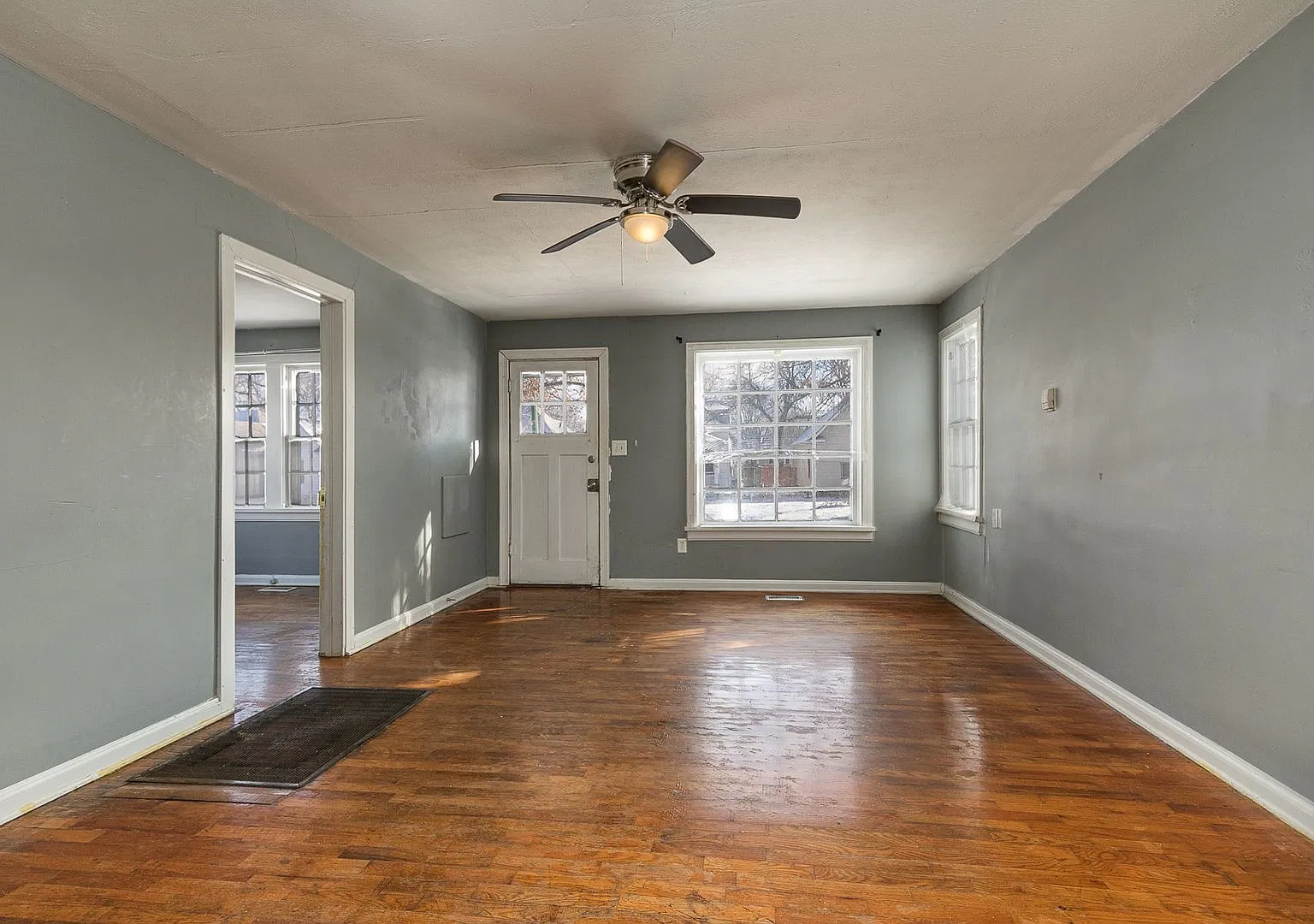 2 bed/1 bath, 850 sqft home! 917 N Grant Ave in Springfield MO. — Photo 3