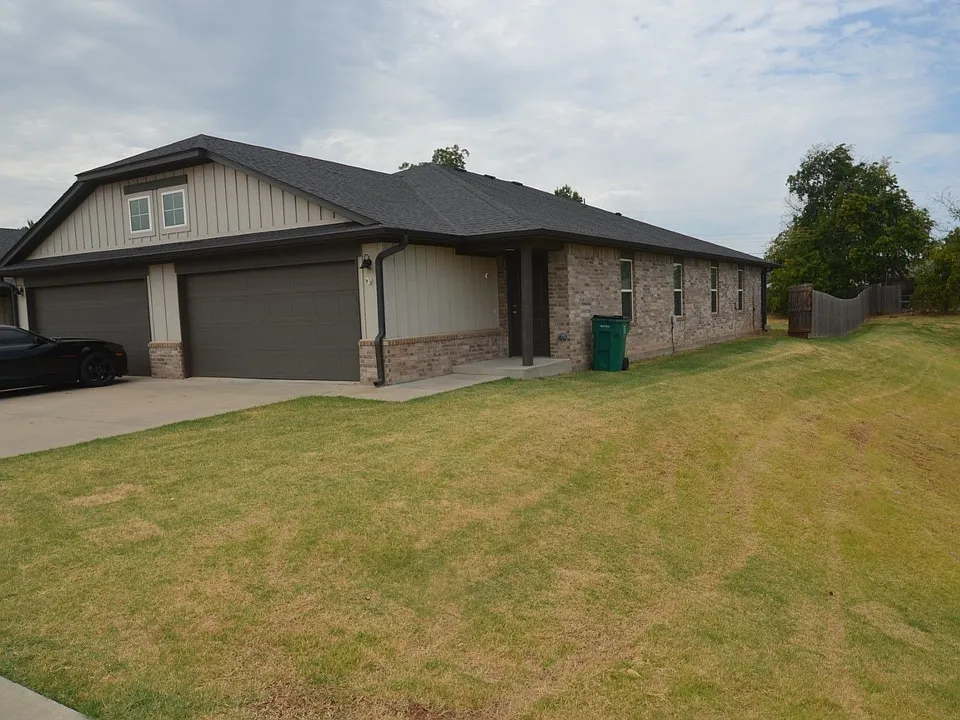 TJ 21 - 11209 11211 Howard Dr