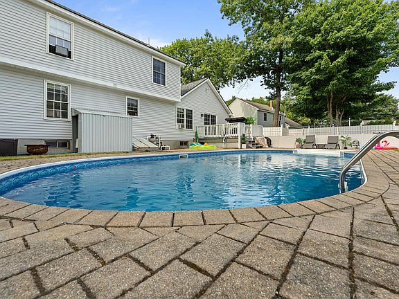 4th image of 10 Aspen Drive
