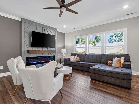 3rd image of 227 Sea Cave Ln