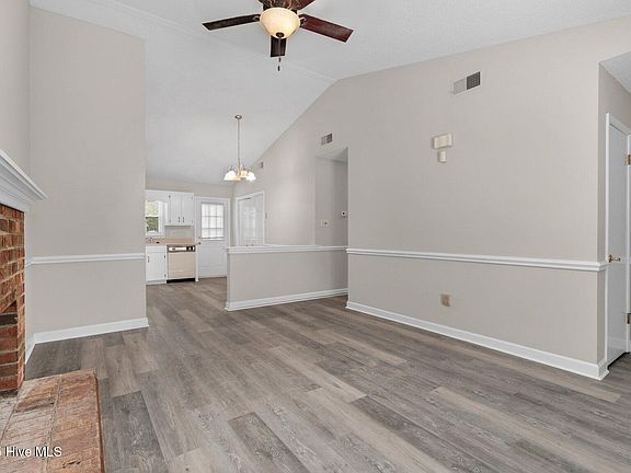 3rd image of 108 Teal Court