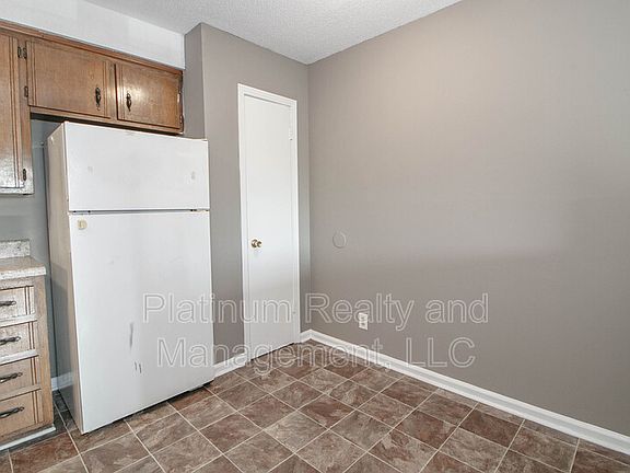 5th image of 807C Golfview Pl #C