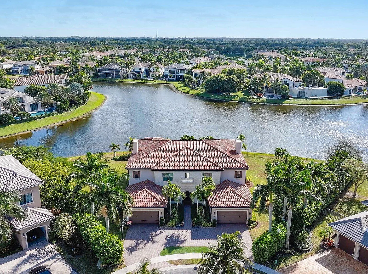 6 bed, 6.5 bath, 6011 sqft, $23,000 — Photo 2