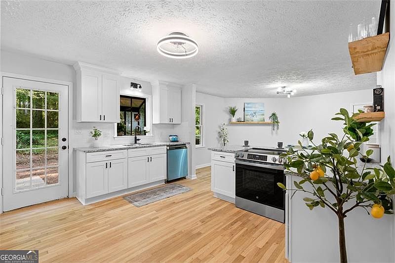 1st image of 2984 E Paulding Dr