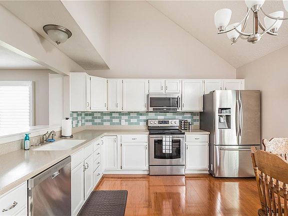 4th image of 45 Palomino Ct