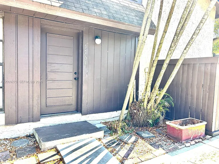 1761 Bayberry Dr — Photo 5