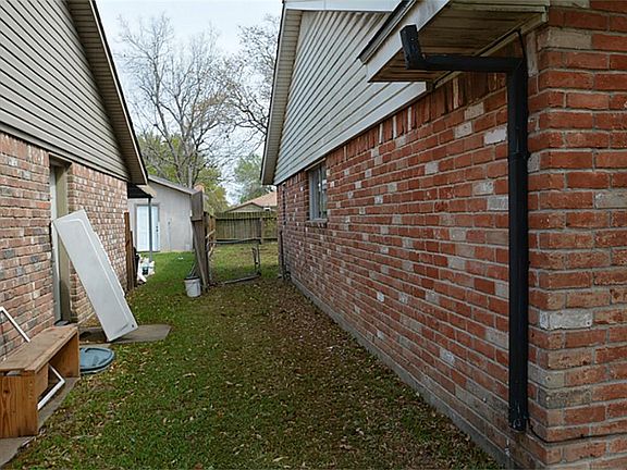 4th image of 2706 33rd Ave N