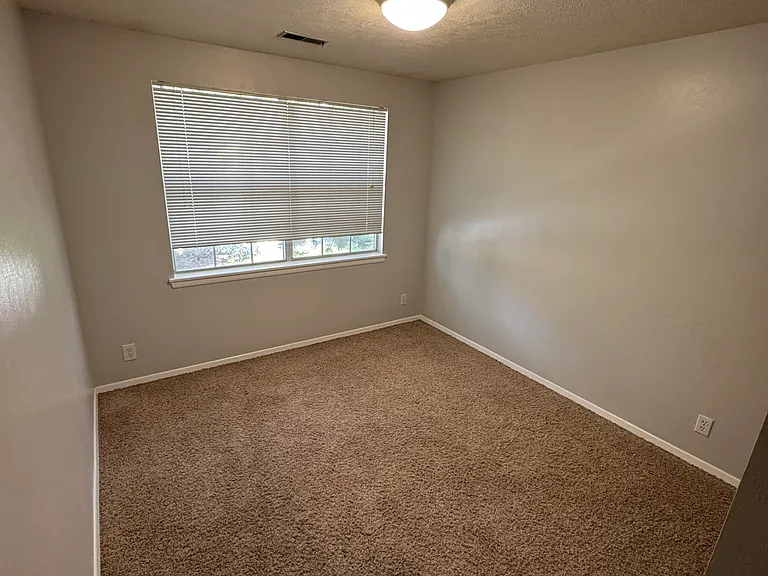 3134 S Gekeler Ln — Photo 6
