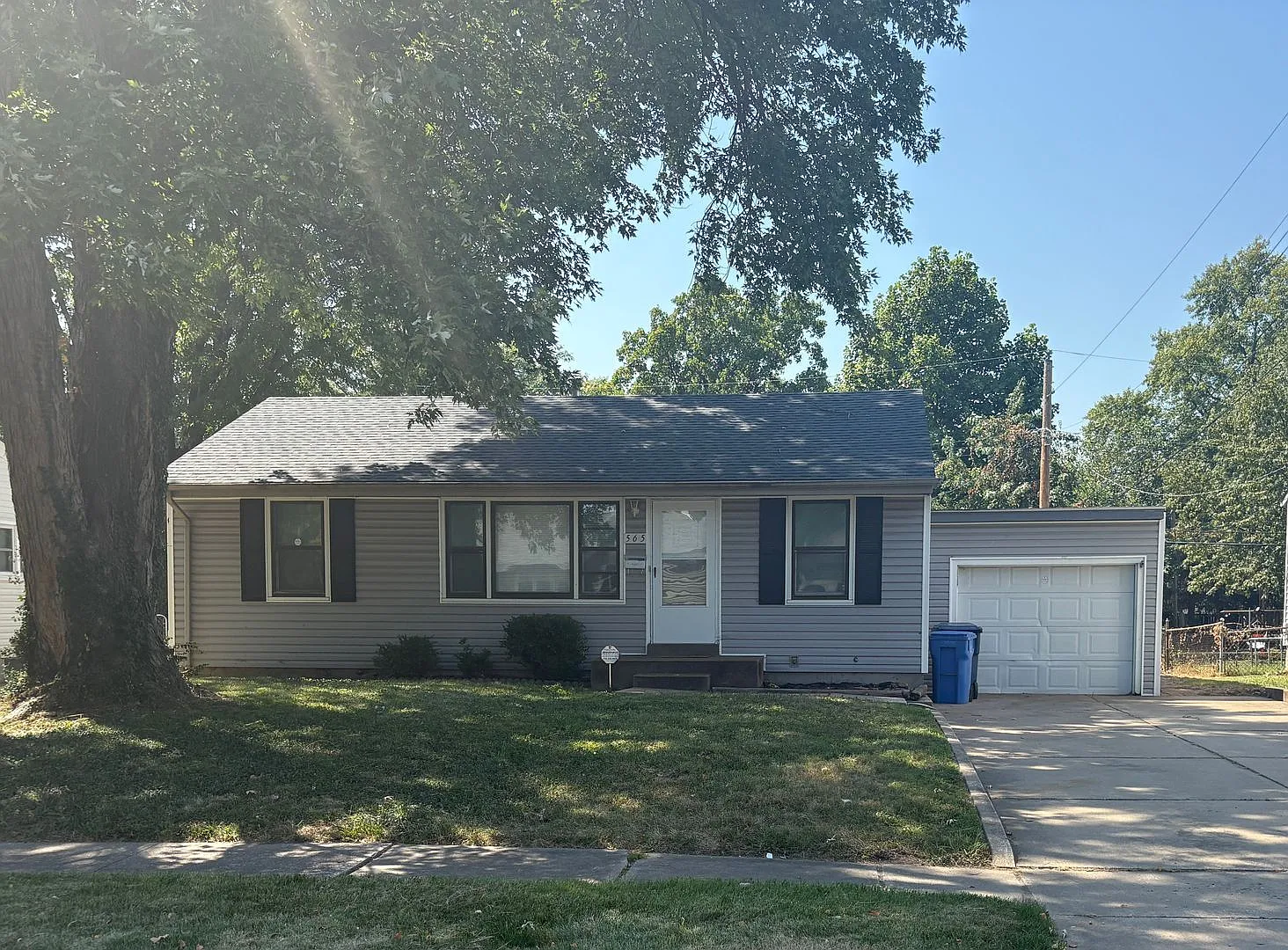 For Rent 565 S. Lafayette Street, Florissant, Mo 63031 — Photo 1