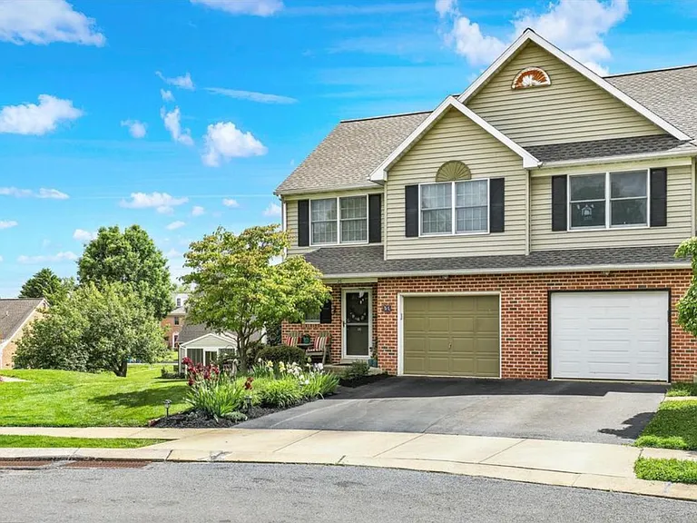 26 Georgetown Ct — Photo 2
