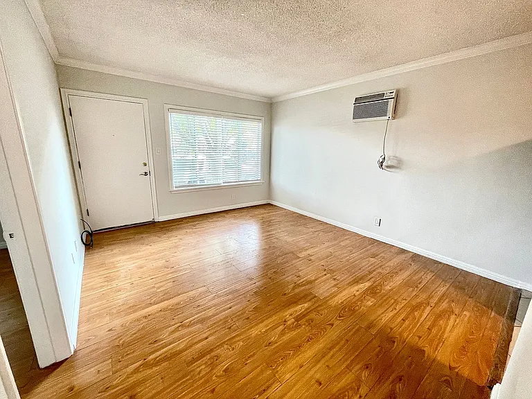 4232 Lindblade Dr — Photo 9