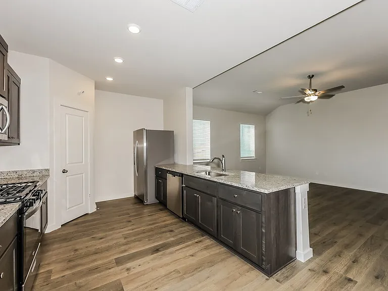 313 Patton Ln — Photo 6
