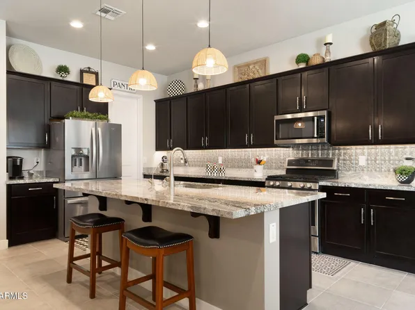 8562 W MYRTLE Avenue, Glendale, AZ 85305