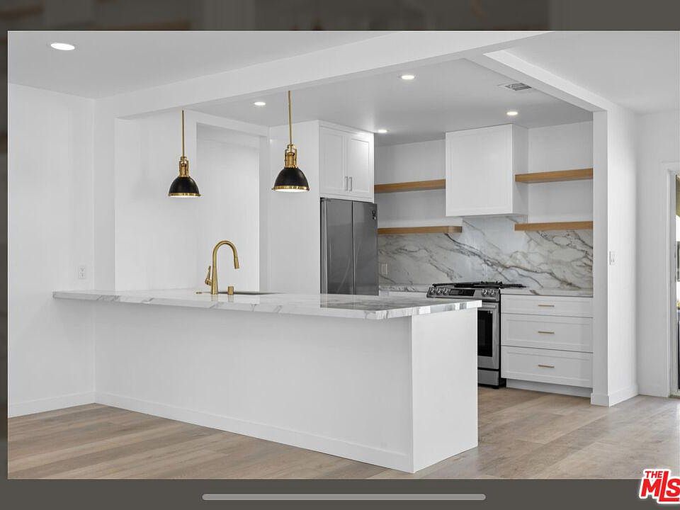 1st image of 2218A 24th St