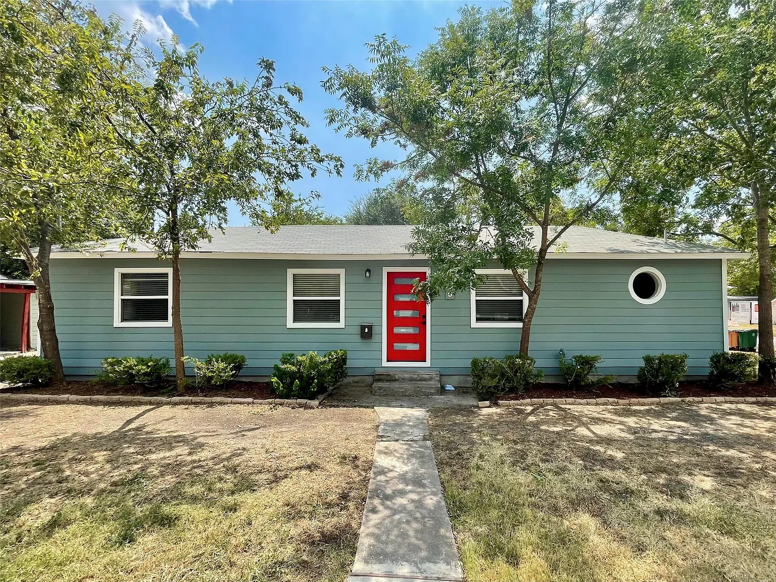 3 bed, 2.0 bath, 1705 sqft, $3,300 — Photo 2