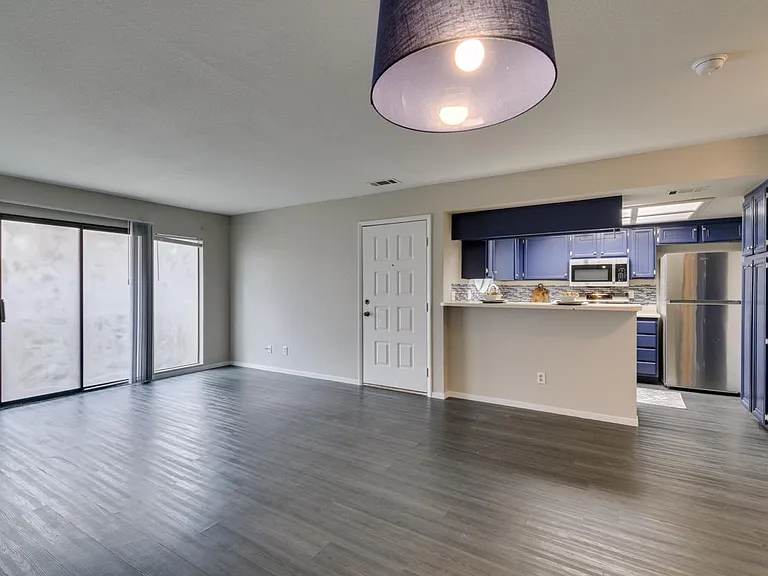 810 N Sloan Ln #103 — Photo 3