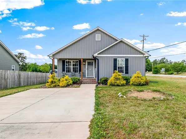 100 Hillside Dr, Thomasville, NC 27360